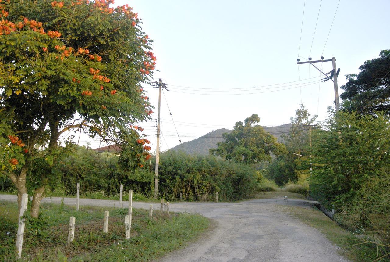 Jamjuree Garden Bed & Breakfast Ban Thung Ma Nieo ภายนอก รูปภาพ